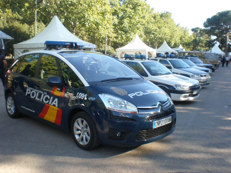 Coche policía-alpe formación